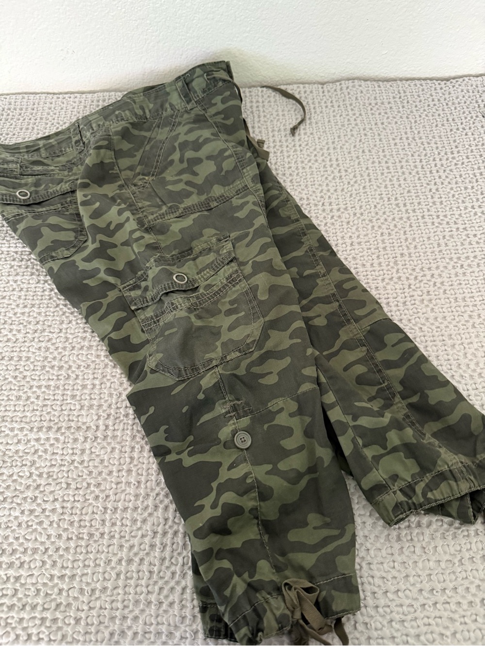 UNIONBAY womens capri Olive Camo Cargo Pants size 9 juniors - Picture 7 of 9